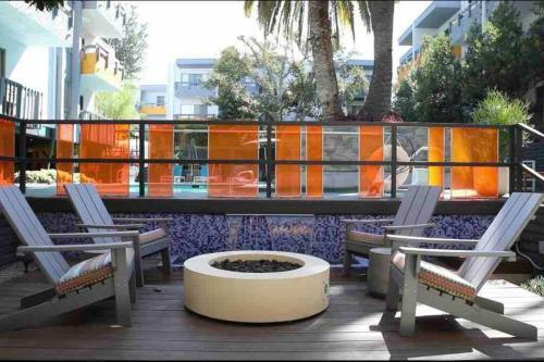 Spacious Modern Studio Apartment With Free Parking In Koreatown