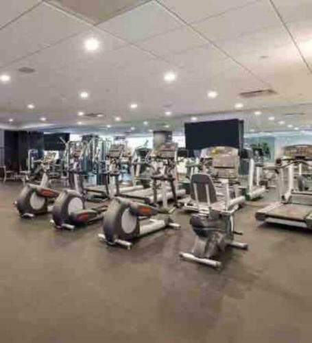Spacious Modern Studio Apartment With Free Parking In Koreatown