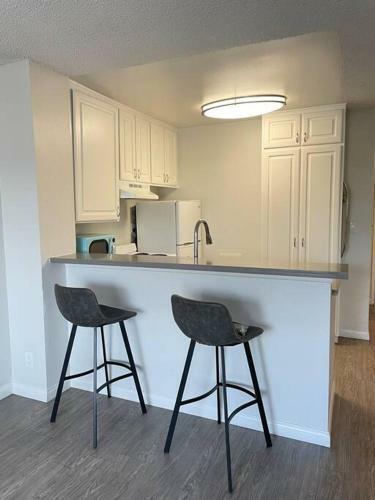 Spacious Modern Studio Apartment With Free Parking In Koreatown