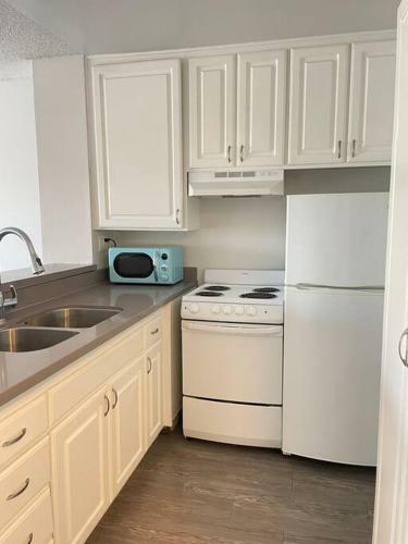 Spacious Modern Studio Apartment With Free Parking In Koreatown