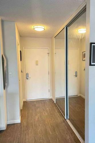 Spacious Modern Studio Apartment With Free Parking In Koreatown