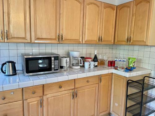 Peaceful 5 Bedroom House Sleeps 13 Free Parking