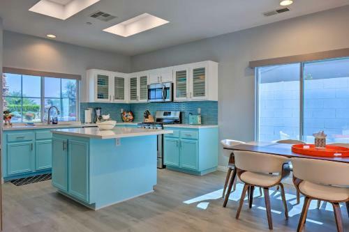 Chic Palm Springs Escape With Pool And Mtn Views!