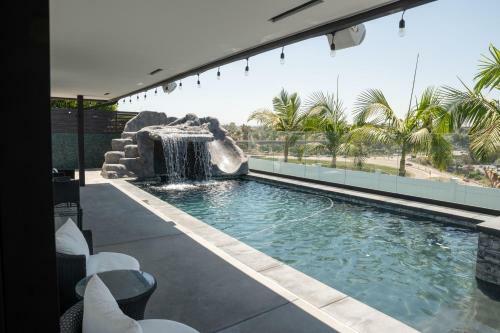 New Modern Luxury Estate - Pool, Slide, Grotto