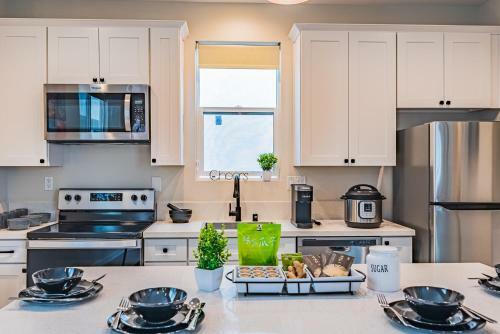 Apartamento New & Spacious 2 Br Home 10 Mins To The Beaches