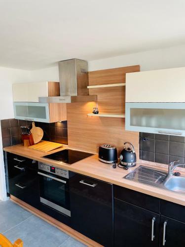 Lichtdurchflutetes Souterrain Apartment In Schapen