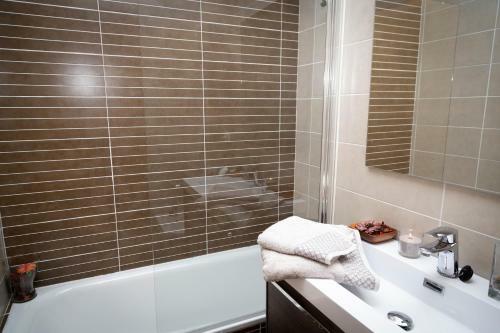 Apartamento Bilbao Old Town: Private Parking & Wifi