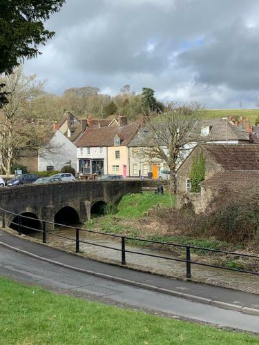 Charming Townhouse In Bruton