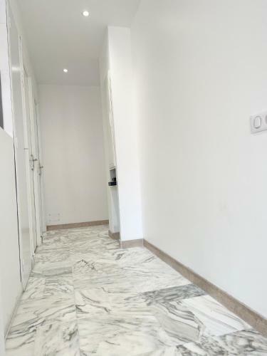 Spacious Apartment Next To The Sea