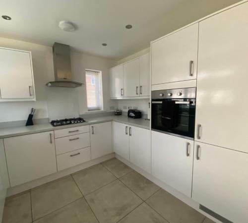 Delightful Modern 4 Bed Spacious Seaside Home.