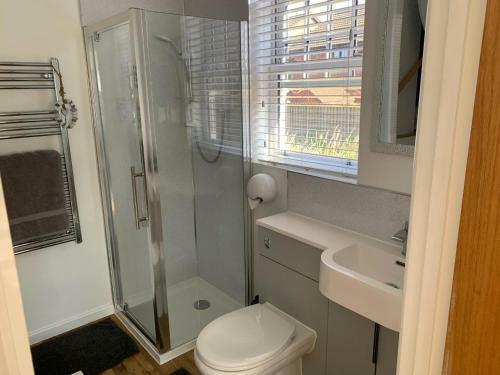 Modern 1-bed Apartment In Caldicot Self Check In
