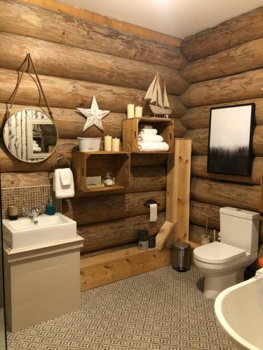Villa Willowmere Cottage - Luxury Log Cabin
