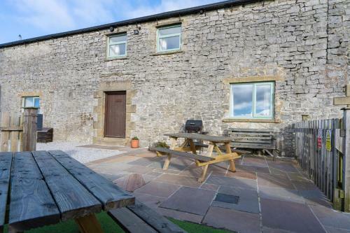 Large Group Accommodation Near Tideswell