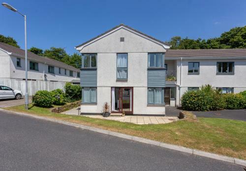 Spacious Ground Floor Apartment - Close To Beaches