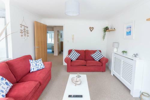 Spacious Ground Floor Apartment - Close To Beaches