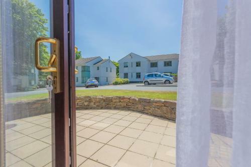 Spacious Ground Floor Apartment - Close To Beaches