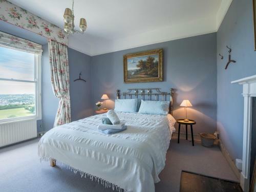 Pass The Keys Beautiful Home With Superb Views Over St Dogmaels