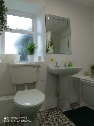 Old Hall Cottage, Sleeps 4 Dogs Welcome