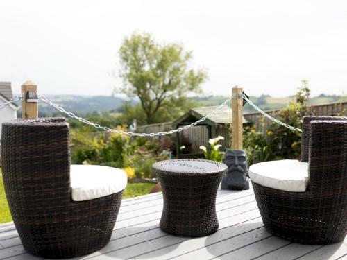Pass The Keys Cosy Summer House With Views Across Carmarthen