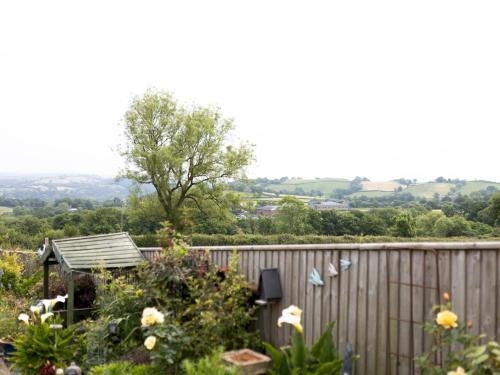 Pass The Keys Cosy Summer House With Views Across Carmarthen