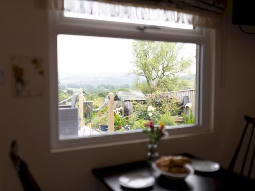 Pass The Keys Cosy Summer House With Views Across Carmarthen