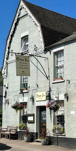 Quaint 2 Bedroom Cottage With Parking