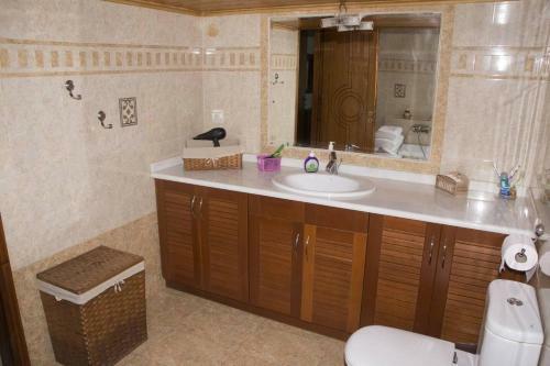 Stunning 6-bed Villa In Asomatos Rethimno