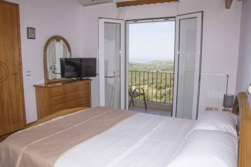 Stunning 6-bed Villa In Asomatos Rethimno