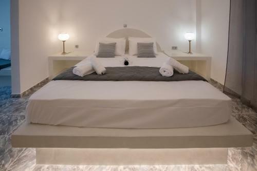 Hostal The F Suites