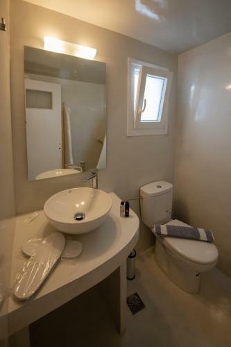 Hostal The F Suites