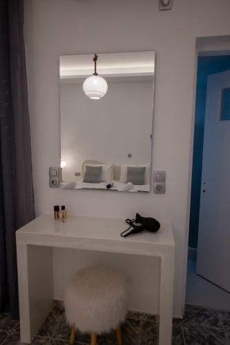 Hostal The F Suites