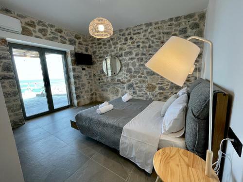 Endless Blue Beachfront Villa!