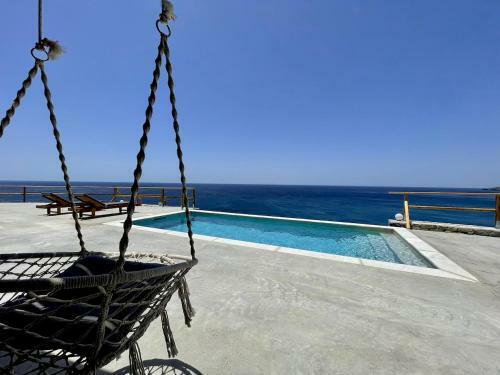 Endless Blue Beachfront Villa!