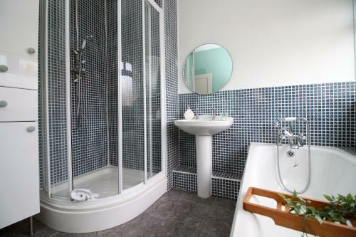 Melrose By T? Sa - 4 Bedroom House In Cardiff