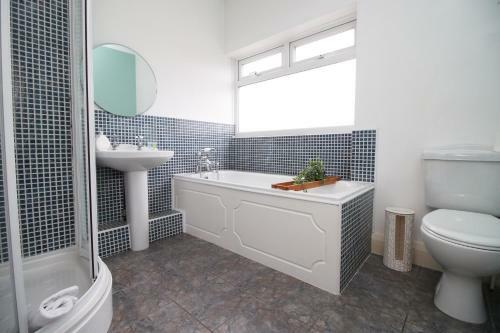 Melrose By T? Sa - 4 Bedroom House In Cardiff
