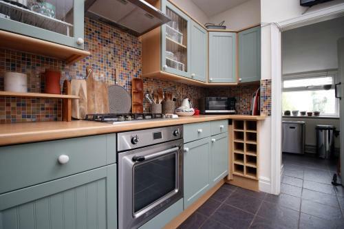 Melrose By T? Sa - 4 Bedroom House In Cardiff