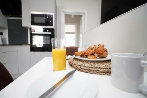 Modern 2 Bedroom Apartment - Central Location!