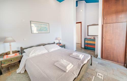 Sounio Beachfront Villa