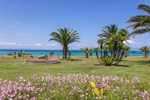 Villa Beachfront Kiss - 4bdrms, Tennis Court, Pool, Bbq, Beachfront