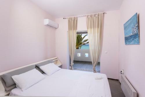 Villa Beachfront Kiss - 4bdrms, Tennis Court, Pool, Bbq, Beachfront