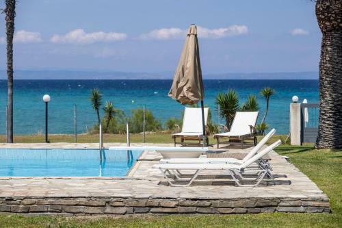 Villa Beachfront Kiss - 4bdrms, Tennis Court, Pool, Bbq, Beachfront