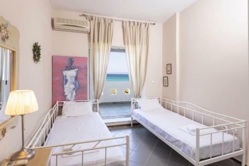 Villa Beachfront Kiss - 4bdrms, Tennis Court, Pool, Bbq, Beachfront