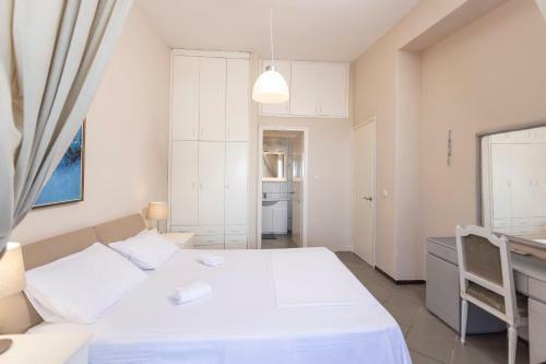 Villa Beachfront Kiss - 4bdrms, Tennis Court, Pool, Bbq, Beachfront