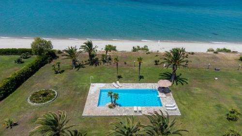 Villa Beachfront Kiss - 4bdrms, Tennis Court, Pool, Bbq, Beachfront