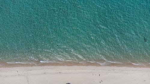 Villa Beachfront Kiss - 4bdrms, Tennis Court, Pool, Bbq, Beachfront