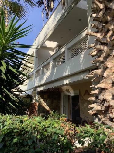 Elena House Near The Beach