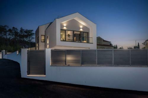 Beautiful Villa Pine Pridraga