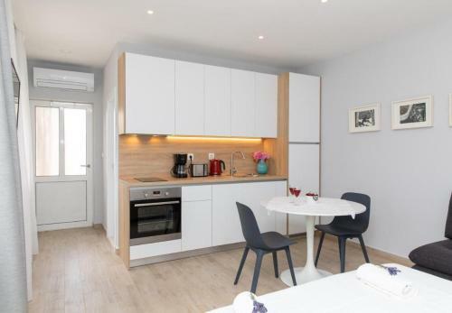 Apartments Ru?a- 50m From Beach
