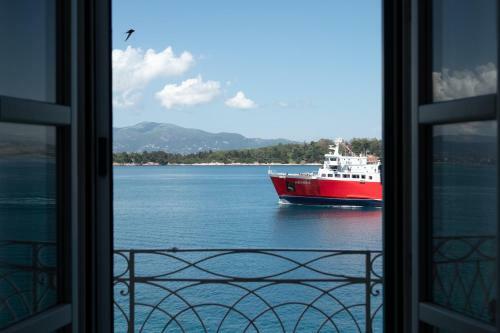 Apartamento The Corcyraean Luxury Seafront House & Yard