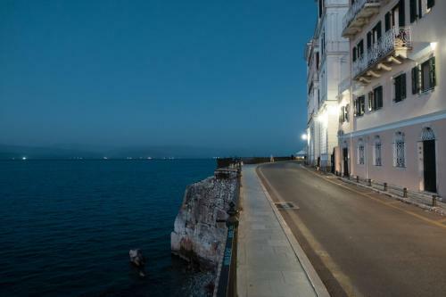 Apartamento The Corcyraean Luxury Seafront House & Yard
